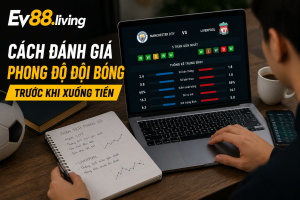 Người chơi phân tích phong độ đội bóng trước khi đặt cược
